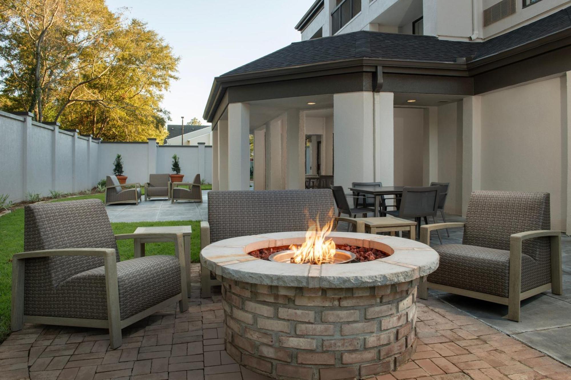 Courtyard By Marriott Dothan Buitenkant foto
